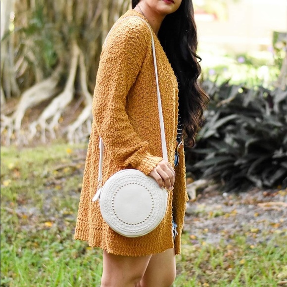 NEW✨ Ivory Circle Crossbody - Picture 2 of 5